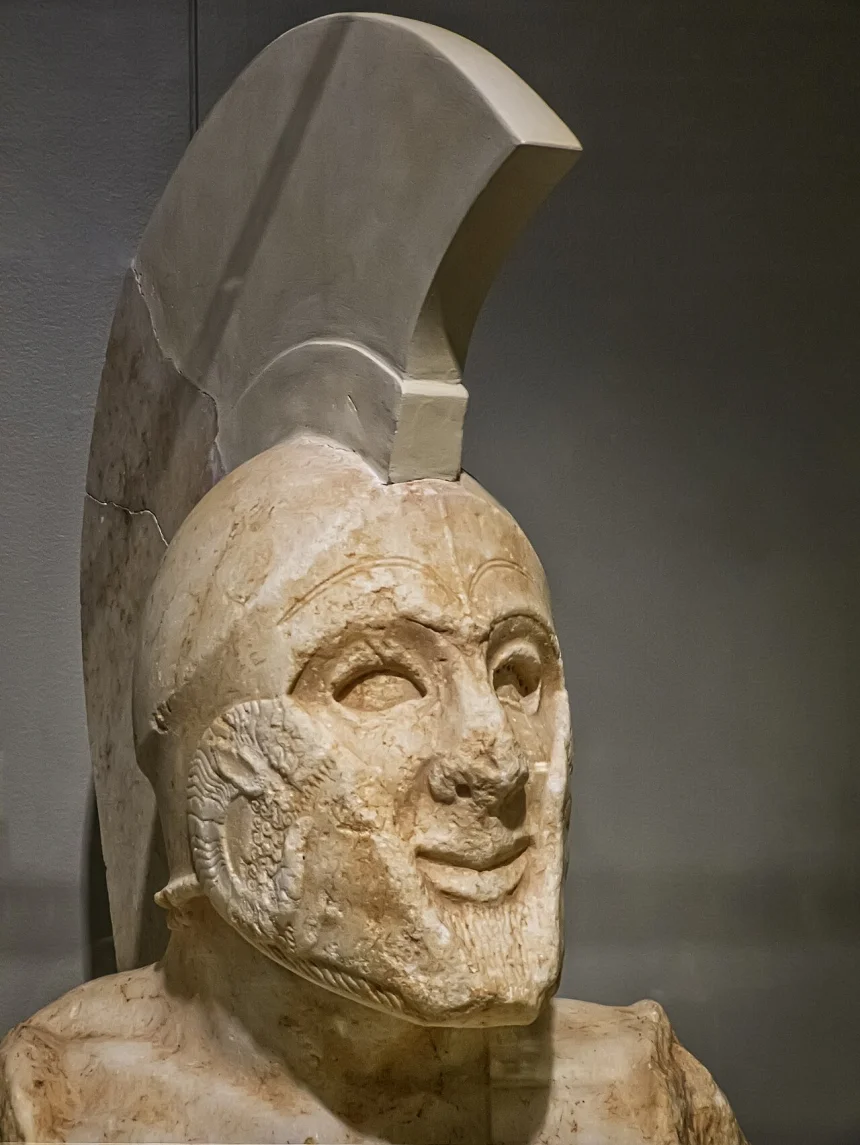 Antik Yunan Şehir Devletleri — "Leonidas" olarak bilinen mermer hoplit heykeli, Sparta Akropolü'nden -Sparta Arkeoloji Müzesi.