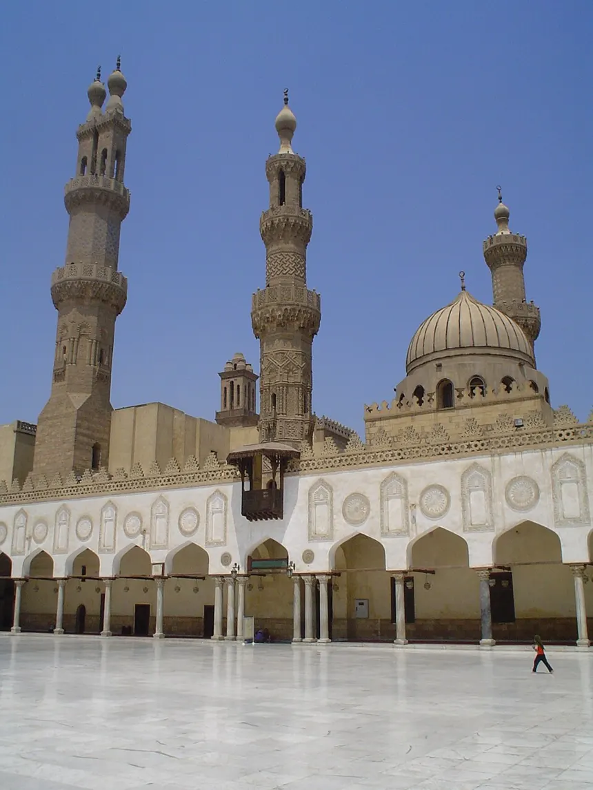 Fatımi Halifeliği — El-Ezher Camii'nin iç mekânı (Haziran 2006 fotoğrafı).