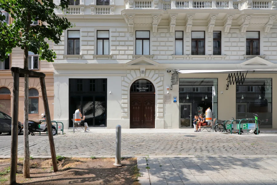 Sigmund Freud — Viyana Berggasse 19'daki Sigmund Freud Müzesi -Freud'un eski ikametgâhı ve muayenehanesi.