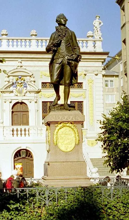 Johann Wolfgang von Goethe — Carl Seffner'in yaptığı Goethe anıtı, Leipzig.