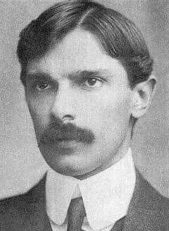 Hindistan'ın Bağımsızlığı — Genç bir avukat olarak Muhammed Ali Cinnah; otuz yedi yıl sonra Pakistan'ın kurucusu ve ilk genel valisi olacaktı.