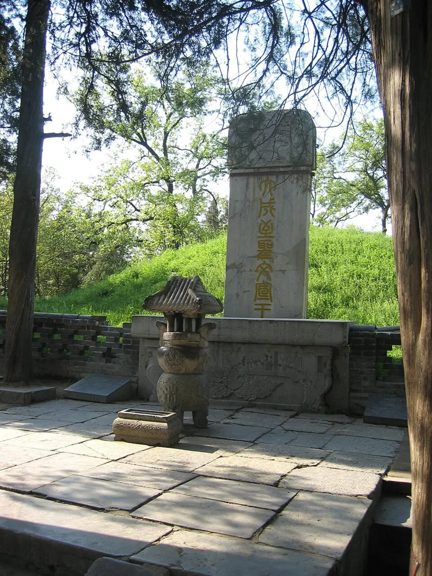 Konfüçyüs — Konfüçyüs'ün Qufu, Şandong'daki mezarı.