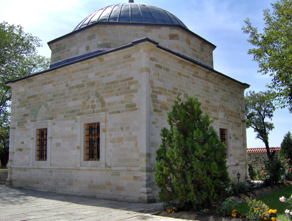 I. Kosova Savaşı — I. Murad'ın Kosova Ovası'ndaki türbesi; sultanın iç organlarının gömülü olduğu, oğlu Bayezid tarafından yaptırılan ve bölgedeki ilk Osmanlı yapısı kabul edilen a