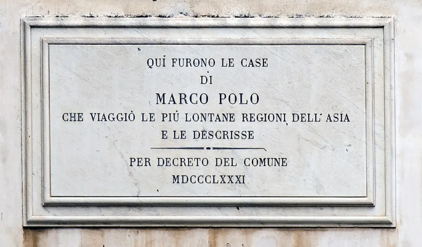 Marco Polo — Commemorative plaque on the site of the old Casa Polo. Part of the Malibrant Theater, which runs along the Rio San Lio, is today a drama workshop attached to The Fenic