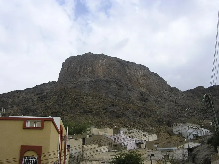Mekke — Jabal al-Nour near Mecca, Sadui Arabia. This photo was taken by Adiput during his small pilgrimage to Mecca in 2006