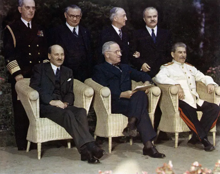 Soğuk Savaş — The "Big Three" pose with their principal advisors, at Potsdam, Germany, circa 28 July -- 1 August 1945. The three heads of government are (seated, left to right): Br