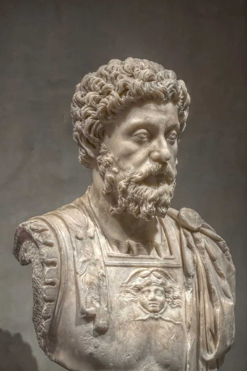 Stoacılık — Yaşlı Marcus Aurelius'un zırhlı büstü, MS 170'ler. Chiragan Roma villasında bulunmuştur; Musée Saint-Raymond, Toulouse. Marcus'un “Düşünceler”i yazdığı son yıllara yakı