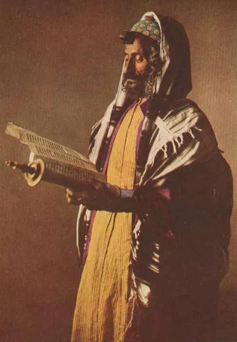 Yahudilik — Tevrat tomarı okuyan bir Yemenli Yahudi -diaspora çeşitliliğinin bir örneği.