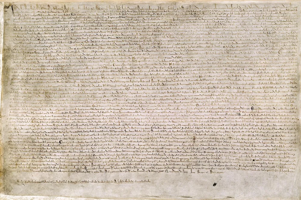 1215 tarihli Magna Carta'nın günümüze ulaşan dört nüshasından biri (British Library, Cotton MS Augustus II.106). Demir-mazı mürekkebiyle parşömene yazılmıştır; kralın Büyük Mührü'nün özgün balmumu mührü zamanla kaybolmuştur.