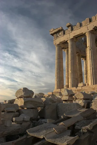 Atina Akropolü'ndeki Parthenon Tapınağı, güneyden görünüm.