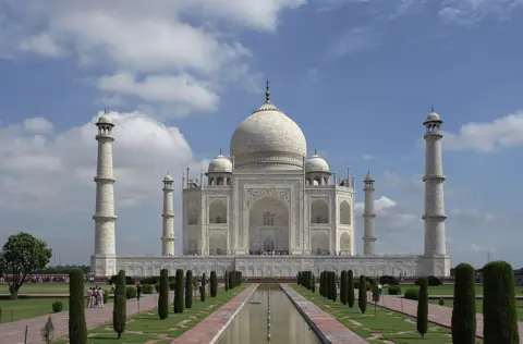 Tac Mahal, Agra. Babür İmparatorluğu’nun mimari mirasından bir örnek.