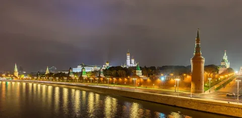Kremlin, Moskova. Sovyet yönetiminin merkeziyle ilişkili mimari kompleksin 2016 tarihli fotoğrafı; Sovyet dönemine ait bir çekim değildir.